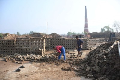  बेमौसमी वर्षाबाट इँटा उद्योग प्रभावित 